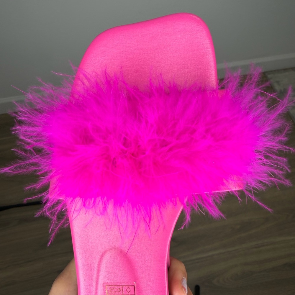 Nordstrom Vibrant Pink Feathered Sandals - Picture 6 of 9